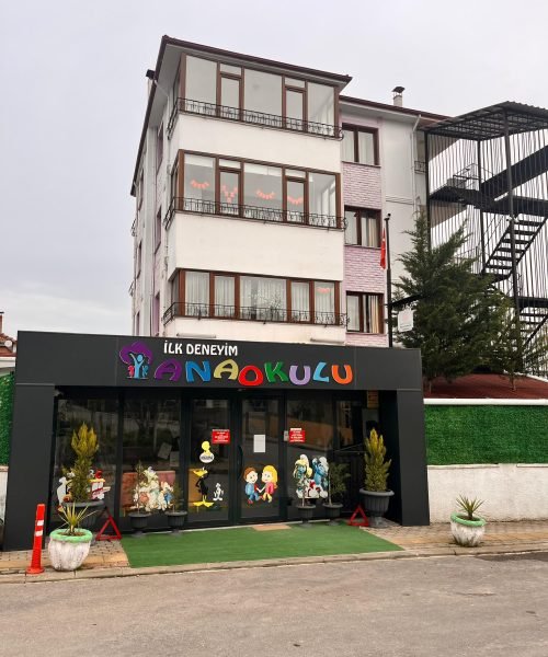Bartın İlk Deneyim Anaokulu dış cephe ve giriş görünümü
